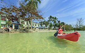 Hotel Microtel By Wyndham  3*