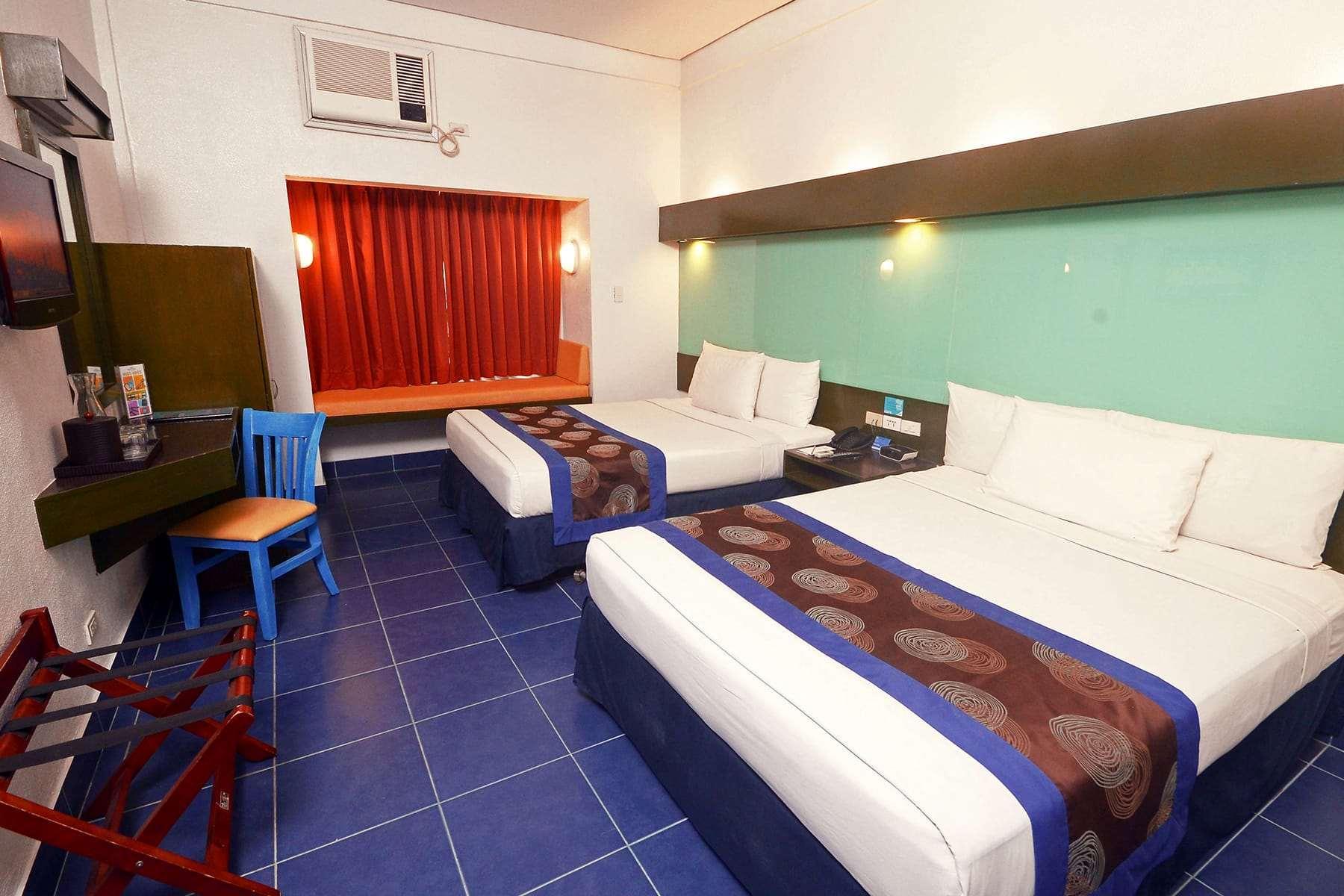 Microtel By Wyndham Puerto Princesa Esterno foto