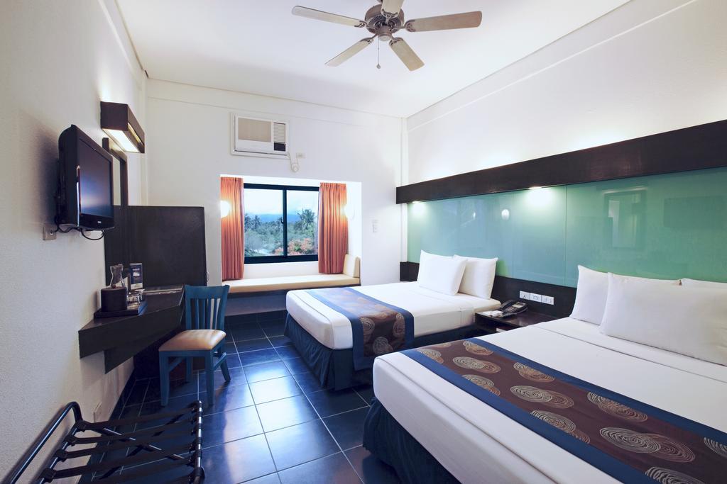 Microtel By Wyndham Puerto Princesa Esterno foto