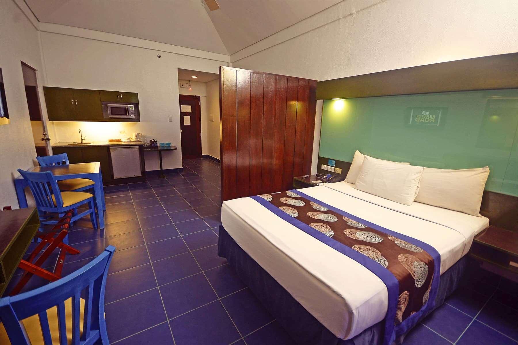 Microtel By Wyndham Puerto Princesa Esterno foto