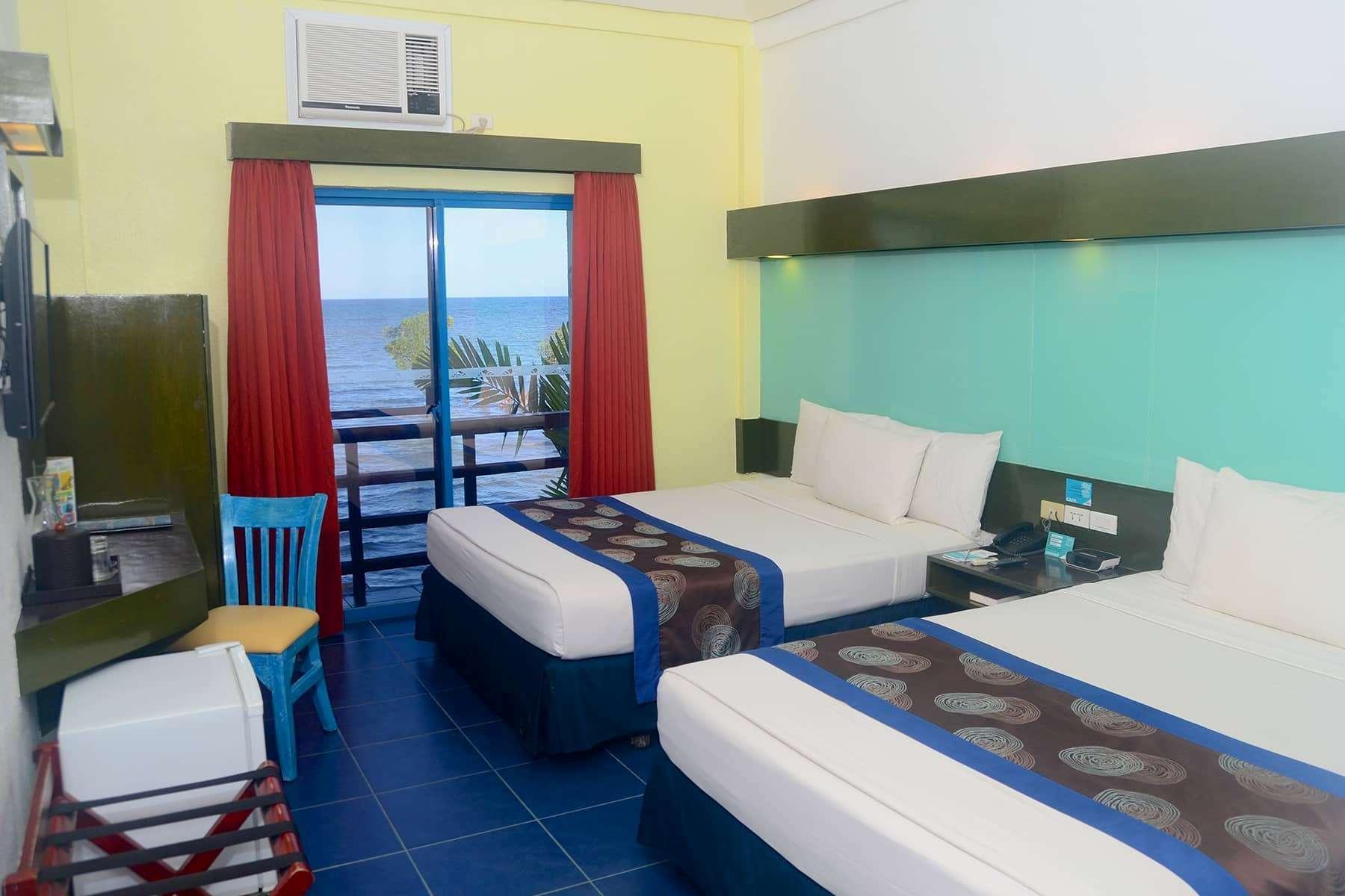 Microtel By Wyndham Puerto Princesa Esterno foto
