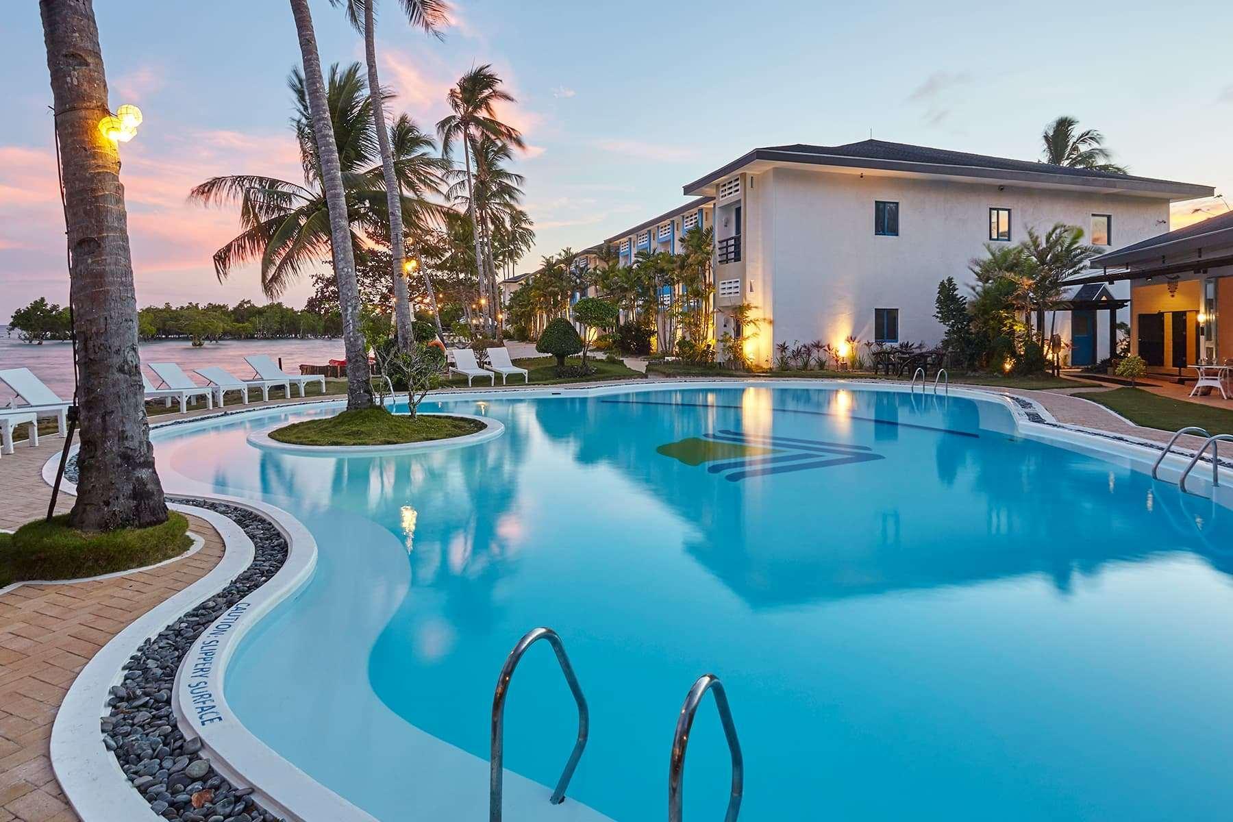 Microtel By Wyndham Puerto Princesa Esterno foto