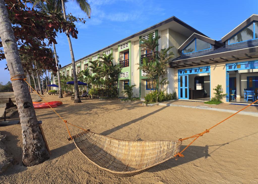 Microtel By Wyndham Puerto Princesa Esterno foto