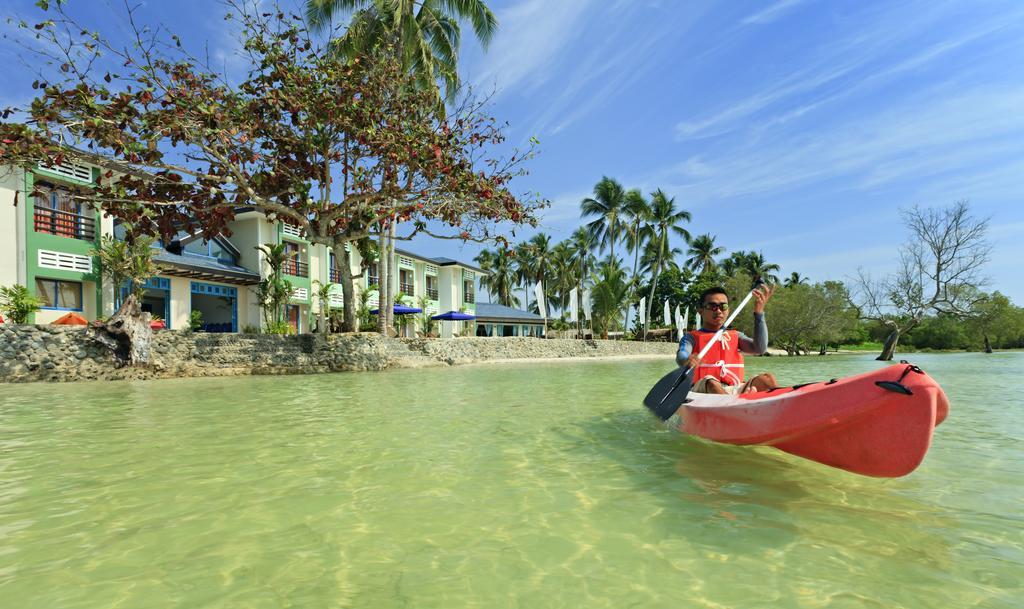 Microtel By Wyndham Puerto Princesa Esterno foto