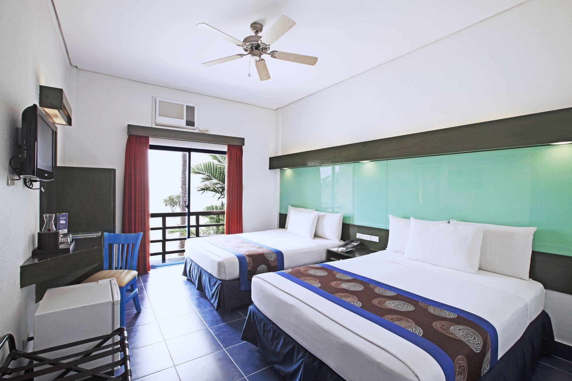 Microtel By Wyndham Puerto Princesa Esterno foto