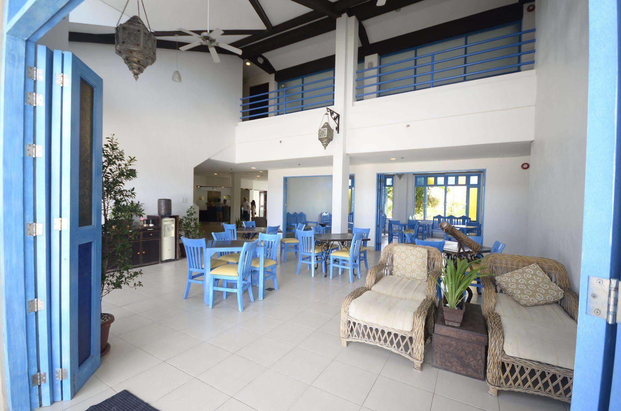 Microtel By Wyndham Puerto Princesa Esterno foto
