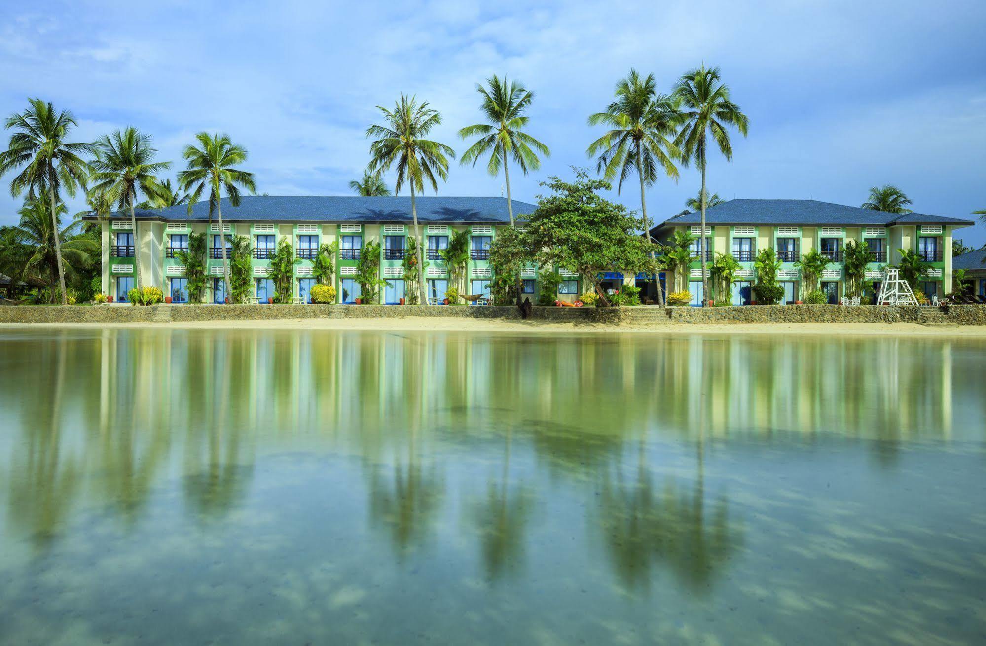 Microtel By Wyndham Puerto Princesa Esterno foto